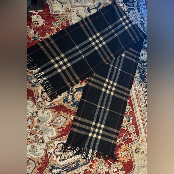 Burberry Cashmere Scarf Black Nova Check 6 Feet 8 Inches Large Scarf - Picture 2 of 3